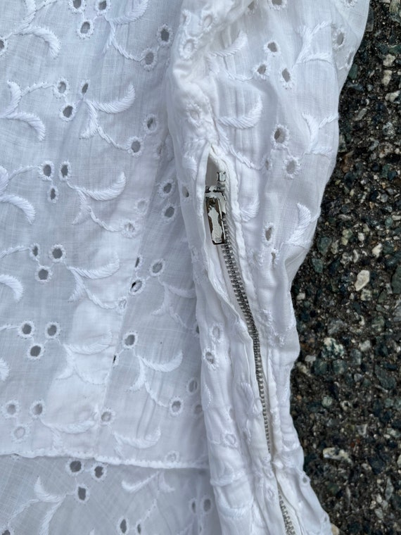 1950s White Eyelet Dress with Full Circle Skirt - image 6