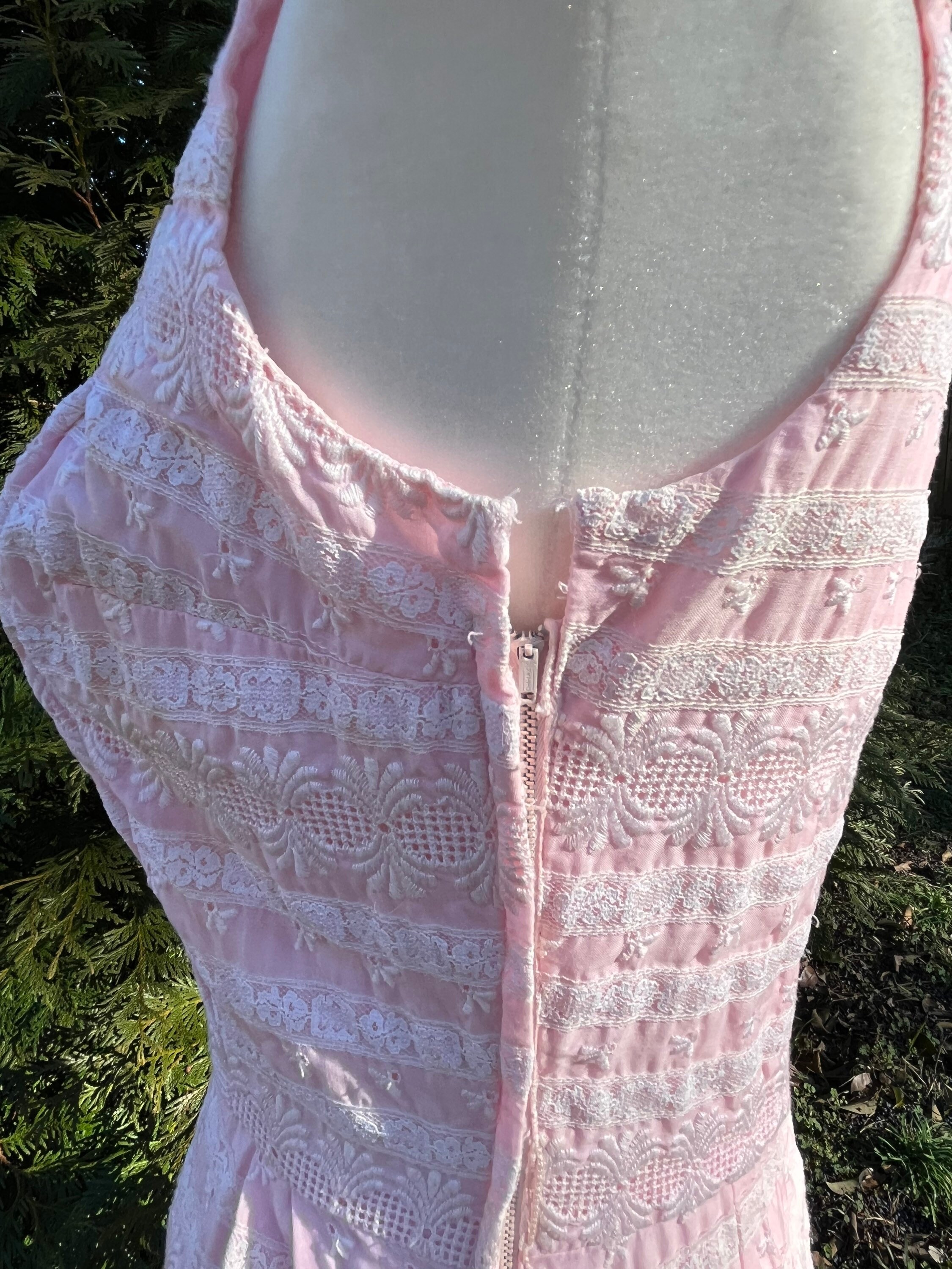 1950s Pink Rose Embroidered Wiggle Dress | XS/S