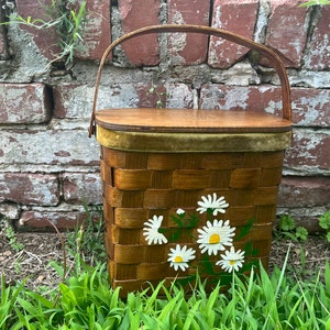 1970s Daisy Basket Purse | Wood with Green Velvet Trim