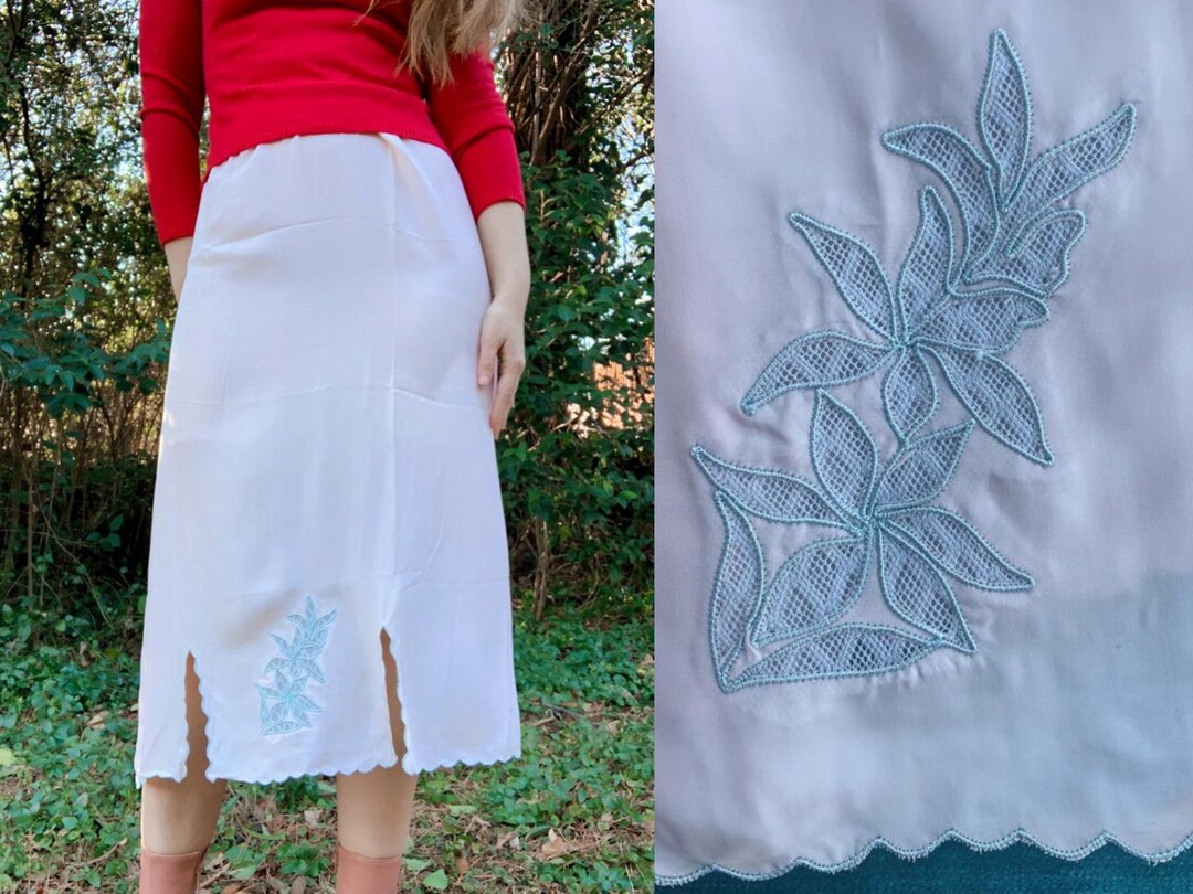 1950s Pale Pink Half Slip With Blue Floral Embroidery and Scalloped