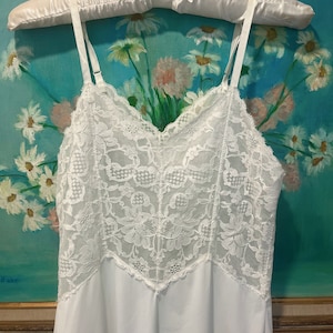 1950s White Slip by Vanity Fair | Size 32 | Nylon Tricot