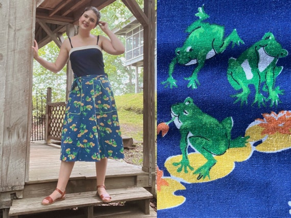 1970s Frog Print Wrap Skirt | 70s Novelty Midi Sk… - image 1