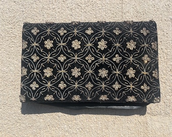 1950 年代のゴールド ザリ刺繍入りブラック ベルベット クラッチ