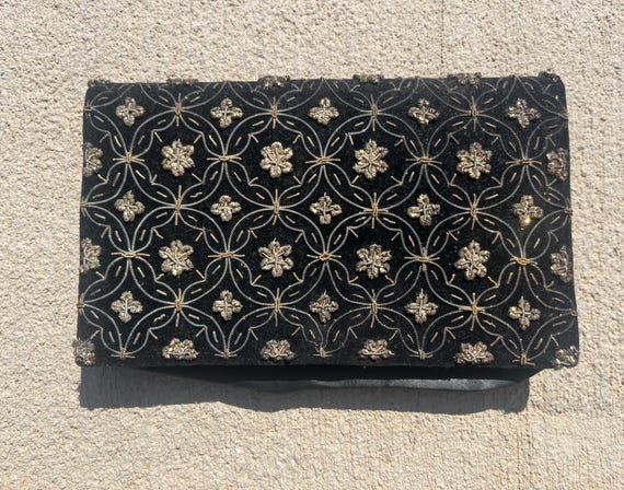 1950 年代のゴールド ザリ刺繍入りブラック ベルベット クラッチ
