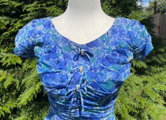 1950s Blue Watercolor Floral Party Dress with Rhi… - image 7