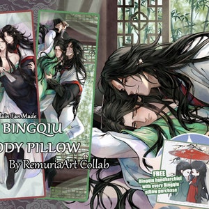 Puede incluir: Una almohada de cuerpo negra y verde con dos personajes de anime de pelo negro largo. La almohada está etiquetada como "Bingqiu Body Pillow" y "Scum Villain Fan Made".
