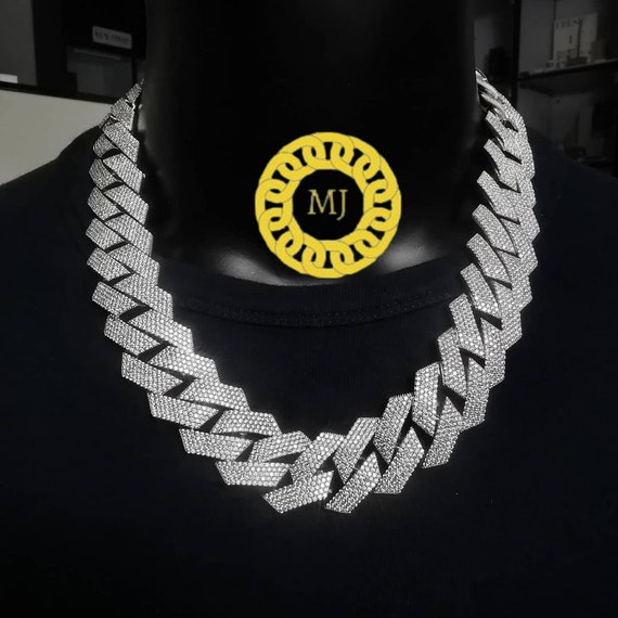 Iced curb chain deals