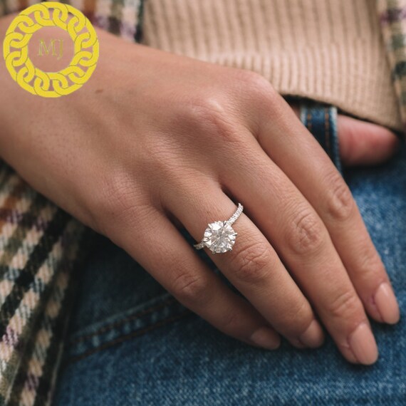 Stunning 10mm Round Cut Moissanite Diamond Ring in 6 Claw Setting