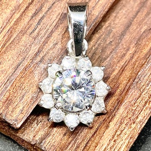 Beautiful VVS1 Moissanite halo pendant necklace, dainty Moissanites pendant,halo necklace, anniversary gift, gift for her, gift