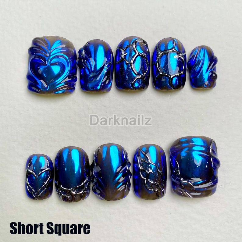 Unghie finte cromate blu a specchio, stile Y2K / Darknailz immagine 1