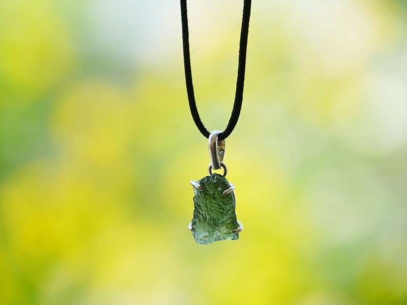 Moldavite Naturale Aeroliti Verde Pietra Di Cristallo Ciondolo Energia Apotropaica Corda Libera Collana Salute Da Czech Healing Reiki