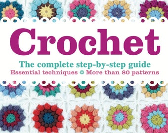 Op de afbeelding: Een crochet-boekomslag met de titel "Crochet" in grote paarse letters. De ondertitel is "De complete stap-voor-stapgids" en "Essentiële technieken Meer dan 80 patronen". De achtergrond is een wit gehaakt deken met kleurrijke vierkanten.