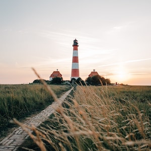 Leuchtturm Westerhever Fotografie – Küstenfotodruck bei Sonnenuntergang, Natur Wandbild, Nordsee Landschaft