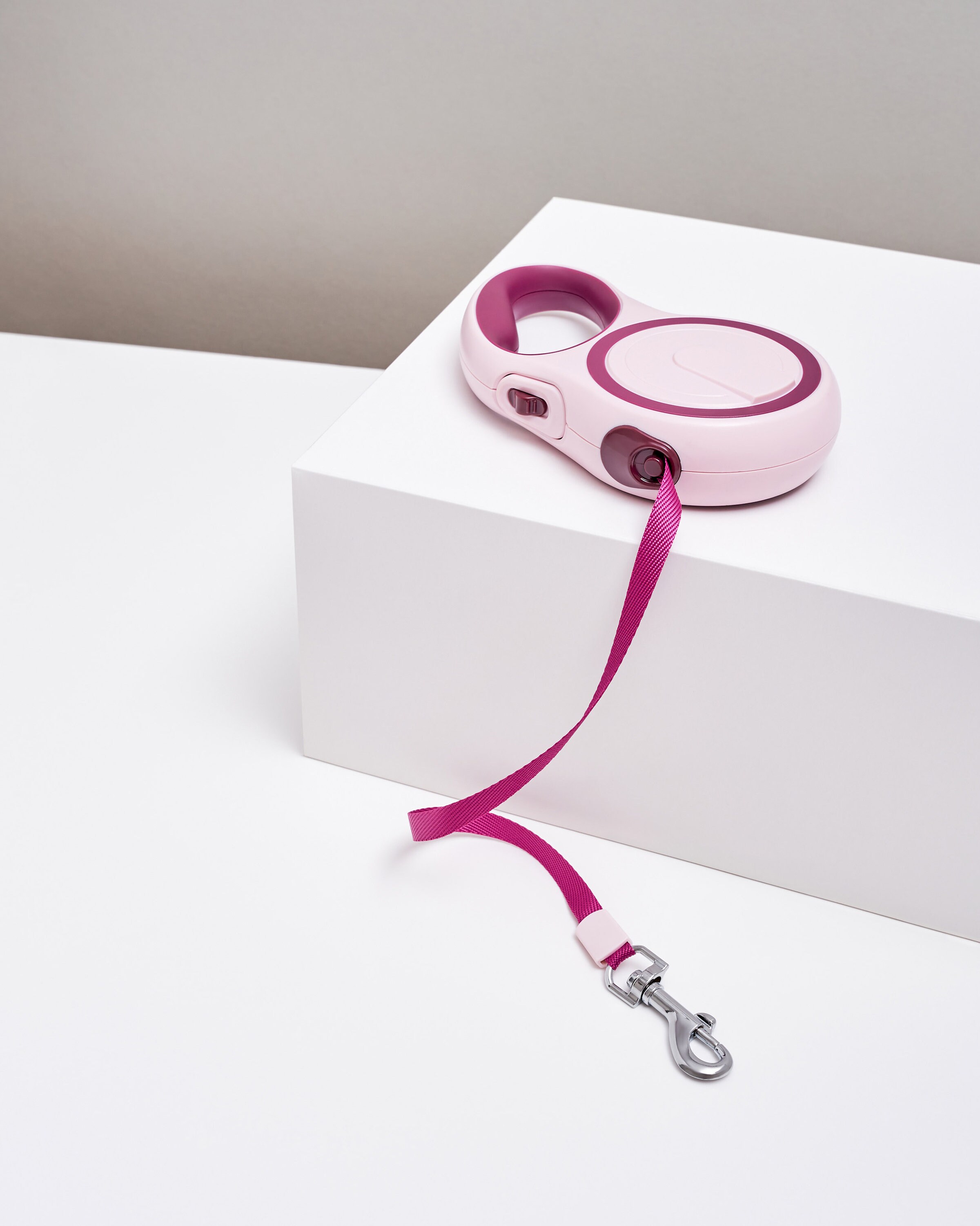 pink extendable lead