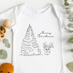 Feliz Natal SVG Png Sublimação, design de cartão de Natal fofo, desenho de arte de linha de árvore de Natal de rena, camisa de suéter de Natal Svg, Cricut