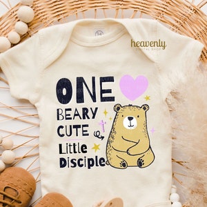 Vintage chrétien PNG enfants petit disciple sublimation design religieux bambin mignon ours chemise PNG école à la maison garçon fille bébé jésus téléchargement
