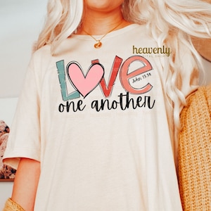 Conception de sublimation PNG de la Saint-Valentin chrétienne, aimez-vous les uns les autres PNG, chemise foi, verset de la Bible PNG, amour comme Jésus dessiné à la main en téléchargement numérique