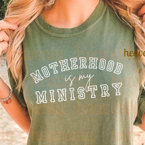 A maternidade é meu ministério Svg Mãe cristã PNG Design de sublimação de fé, arquivo de corte de camisa de mãe de educação domiciliar, download de camiseta de mamãe crocante