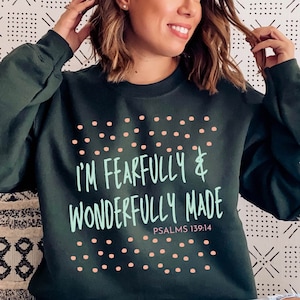Grafica carina ispiratrice SVG motivazionale PNG a pois per magliette, realizzata in modo meraviglioso e timoroso, design di sublimazione di versetti cristiani delle Scritture