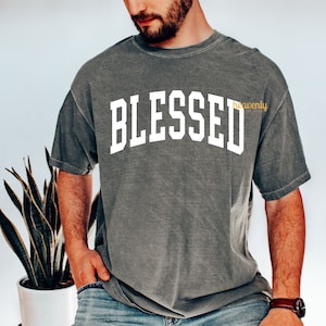 Christliche Herren Shirt SVG Ostern Jesus PNG Sublimationsdesign Religiöse Schnittdatei Bibel Vers Glaube Png Gesegnete SVG Schrift College Varsity