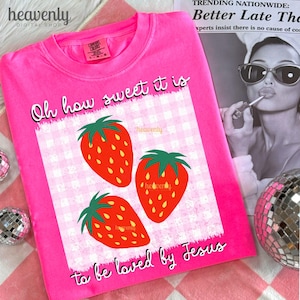 Oh comme il est doux d'être aimé par Jésus PNG, Sublimation chrétienne fraise Png, verset de la Bible religieux vintage damier rétro Png