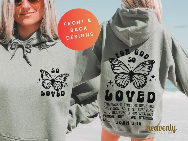 Pu&ograve; includere: Felpa con cappuccio verde chiaro con un design a farfalla. La parte anteriore dice "So Loved" con una farfalla. Il retro presenta una farfalla pi&ugrave; grande e il testo "For God So Loved" con un versetto biblico.