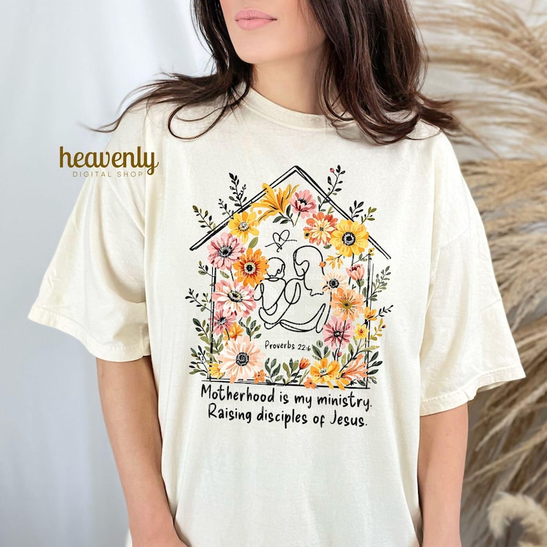 Moderskap är min tjänst PNG, blommig kristen mamma sublimeringsdesign, tro PNG digital nedladdning hemundervisning mamma PNG, nyblivna mamma skjorta Clipart bild 6
