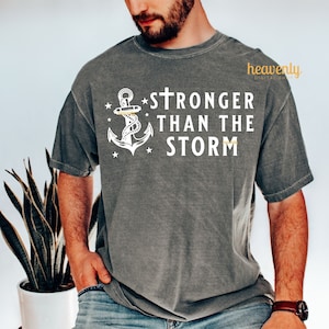 Christian SVG Herren Shirt PNG Jesus Sublimation Stärker als der Sturm SVG Glaube Tshirt Jungen Design Religiöses Kreuz Training Bibel Vers Png