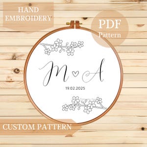 Patrón de bordado a mano con letras de boda personalizadas, marco floral personalizado para bordado en PDF, regalo de boda hecho a mano, idea de regalo con monograma