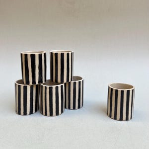 Set Of 6 Handmade Stoneware Napkin Rings With Timeless Black And White Stripes – A Tasteful Touch Of Classic Elegance For Your Dining Table