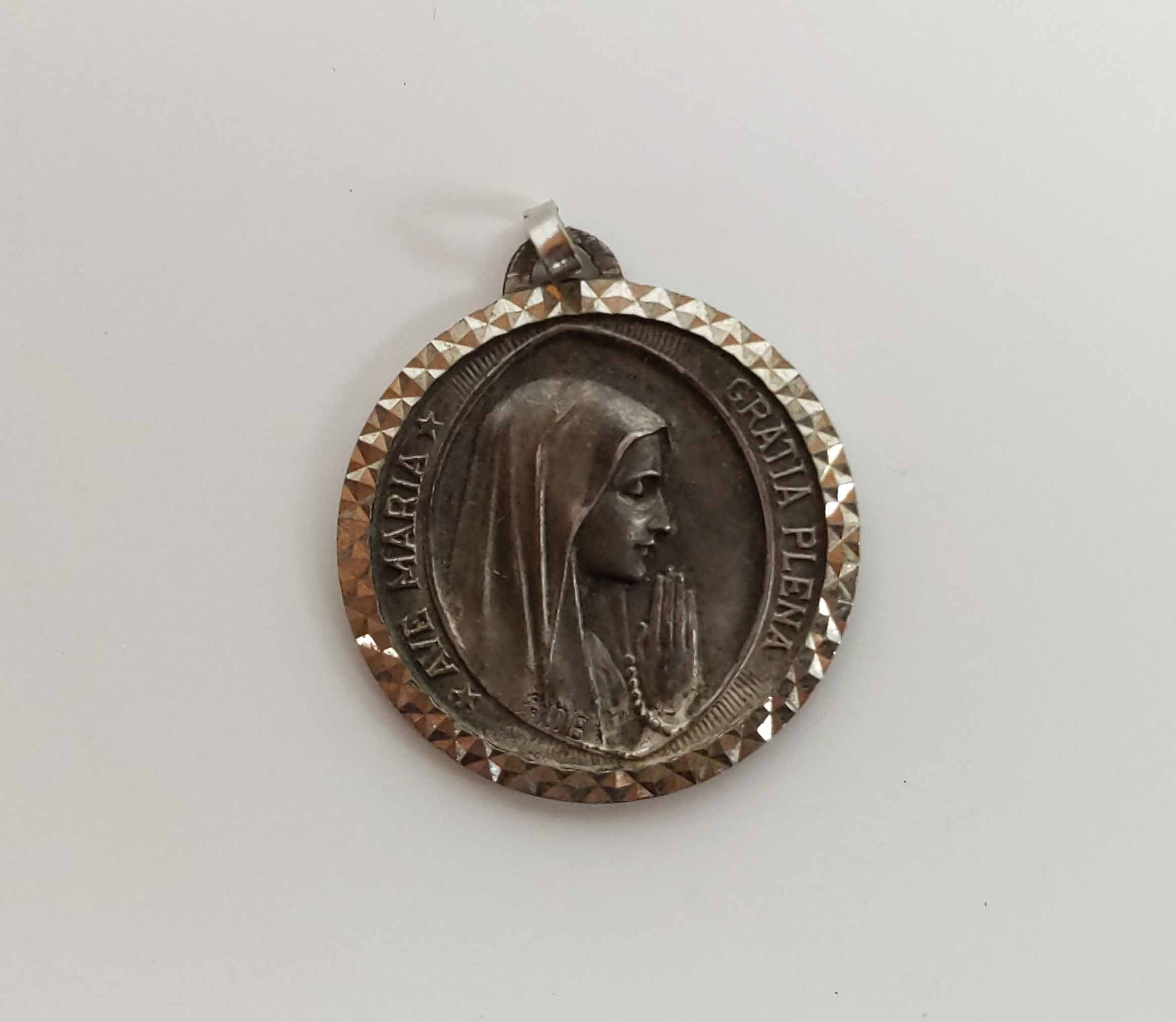 Vintage Religieux Chrétien Vierge Marie Médaille de Lourdes Chanté Fr Mb, Catholique Saint Médaillon