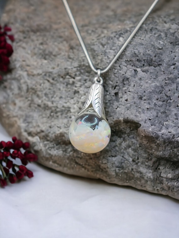 Vintage Floating Opals Pendant Necklace, Opal Teardrop Pendant Necklace,  Iridescent White Opal Flakes in Glass Bulbs 18 Gold Filled Chain - Etsy | Opal  pendant necklace, Opal pendants, Pendant necklace