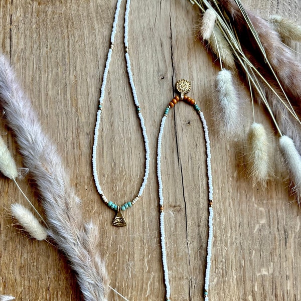 Filigrane, weiße Perlenkette mit Messinganhänger, Southwestern, Boho, Hippie Schmuck, Goldfilled Verschluss, Geschenk für Sie