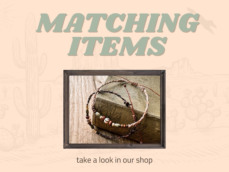 Pu&ograve; includere: Due braccialetti in corda intrecciata con piccole perline in legno e decorate, presentati in una cornice di legno scuro su sfondo chiaro con il testo MATCHING ITEMS e take a look in our shop.