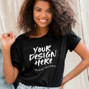 Bella Canvas 3001-model | Zwart T-shirtmodel | Zwart modelmodel | Bella canvas zwarte mockup | Bella Canvas-model | Zwart T-shirtmodel