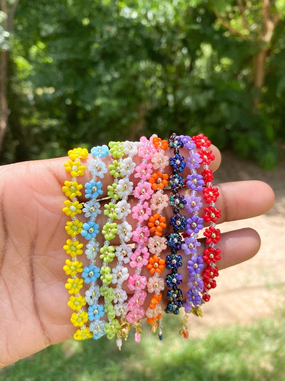 Seed Bead Bracelet / Daisy Bead Bracelet / Flower Bead 