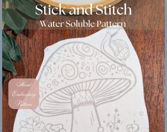 Caracol curioso sobre una seta: Patrón de bordado a mano soluble en agua (1 unidad)