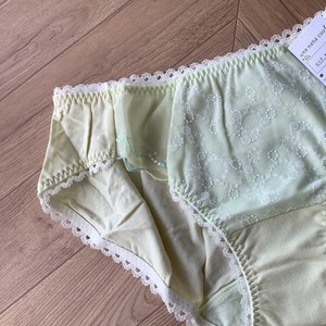 Wacoal kawaii bikini lace panties, Cute underwear, Size Hip: 92-100 cm (36”-39”), vintage new