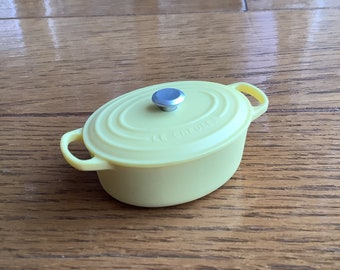 Le creuset potmagneet, gastronomische magneet, grappige magneet