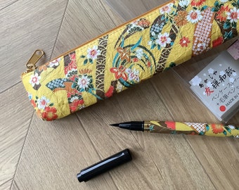Étui à stylos vintage neuf dans la boîte en papier washi laqué Yuzen japonais et crayon de calligraphie