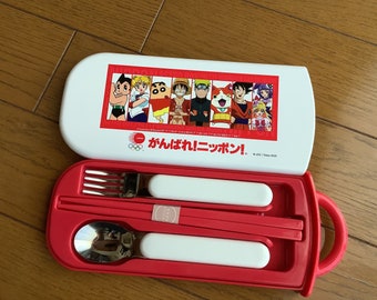 Juego de cubiertos para lonchera con varios personajes de anime japonés, palillos portátiles, tenedor y cuchara.