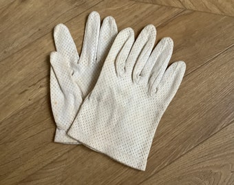 Vintage white wedding gloves, size XS