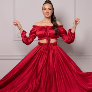 Extravagant 2-Piece Ladies Satin Clothing Set High Waisted Flowy Skirt & Off Shoulder Crop Top with Puffed Sleeves, Summer Cocktail Outfit imagem 1