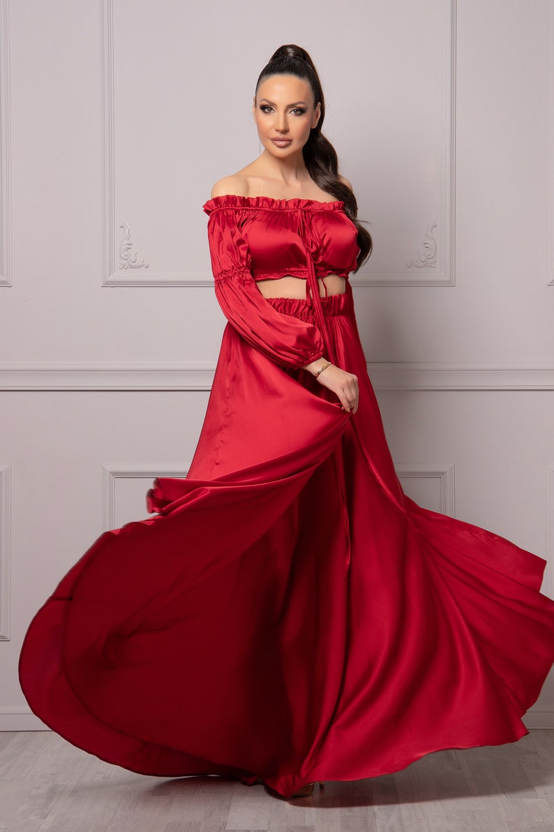 Extravagant 2-Piece Ladies Satin Clothing Set High Waisted Flowy Skirt & Off Shoulder Crop Top with Puffed Sleeves, Summer Cocktail Outfit imagem 4