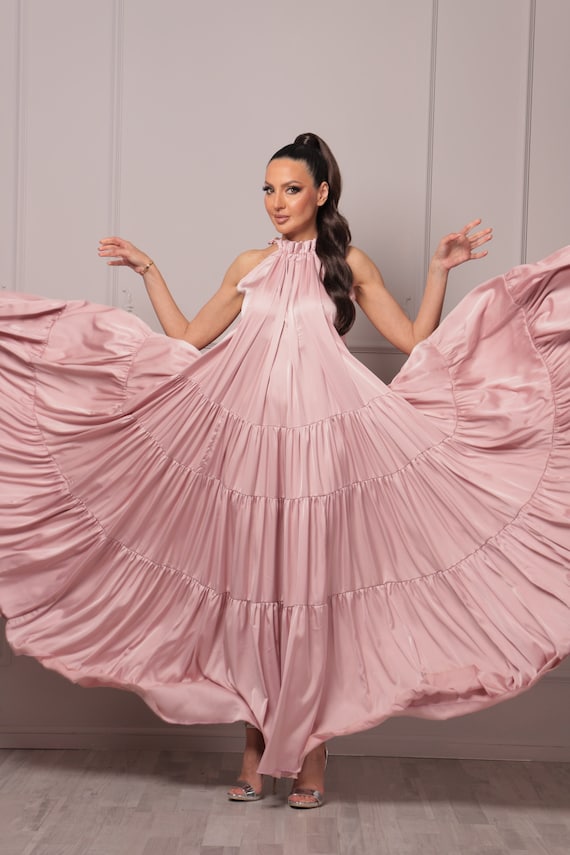 Caftan en satin rose poudré, robe d'invitée de mariage formelle, robe longue  grande taille, élégante robe à volants à plusieurs niveaux, robe d'été  romantique pour femme - Etsy France