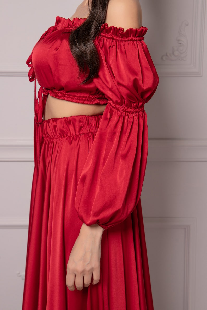 Extravagant 2-Piece Ladies Satin Clothing Set High Waisted Flowy Skirt & Off Shoulder Crop Top with Puffed Sleeves, Summer Cocktail Outfit imagem 9