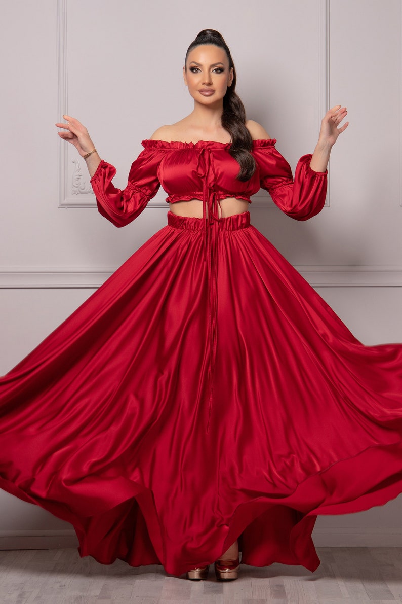 Extravagant 2-Piece Ladies Satin Clothing Set High Waisted Flowy Skirt & Off Shoulder Crop Top with Puffed Sleeves, Summer Cocktail Outfit imagem 1