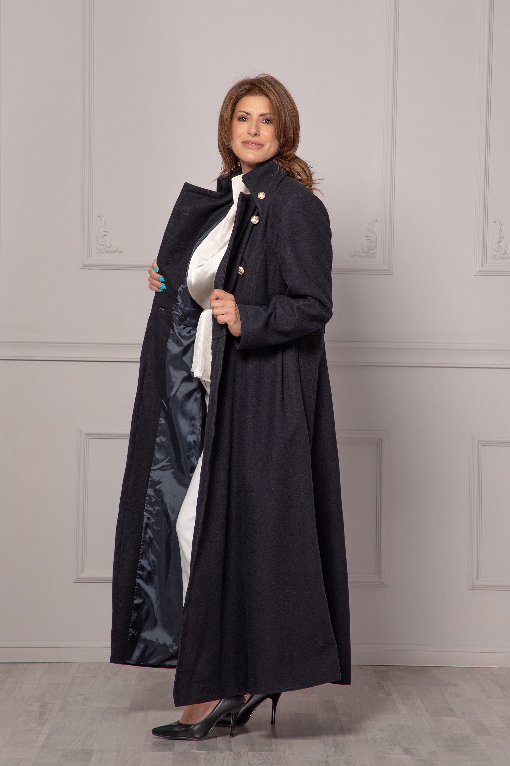 Luxury Satin High Collar A-Line Bride Dress Full Sleeves Beading Pearls Of Neck Elegant Wedding Gowns