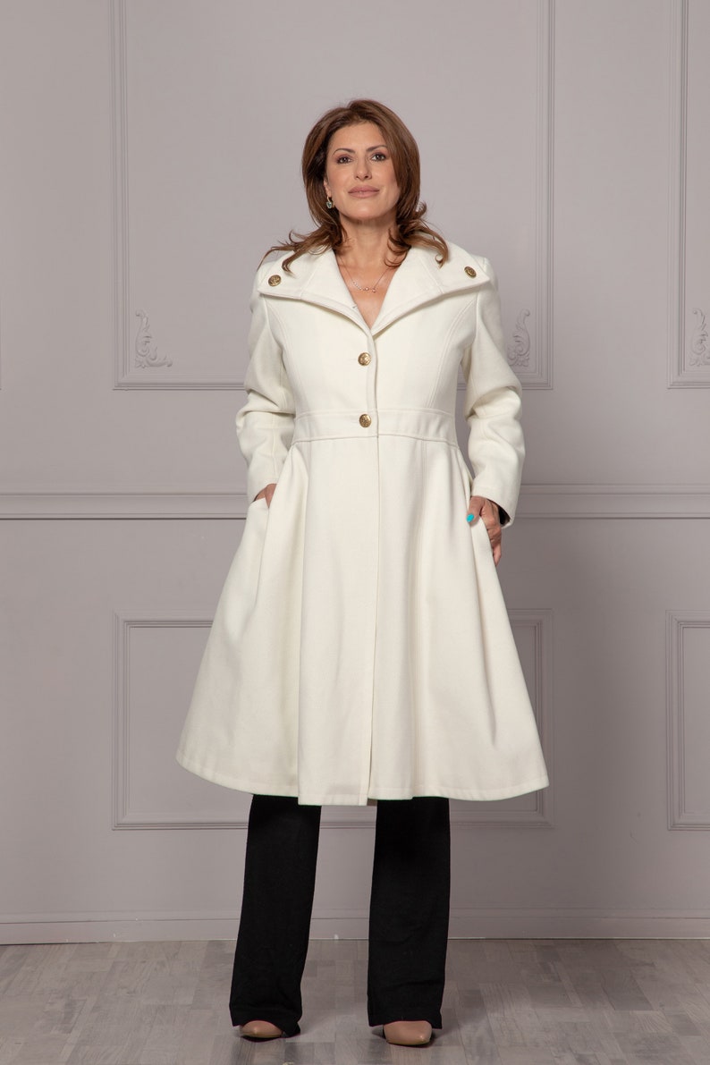 Ivorywhite Swing Coat Made of Wool & Cashmere Classic Princess Cut
