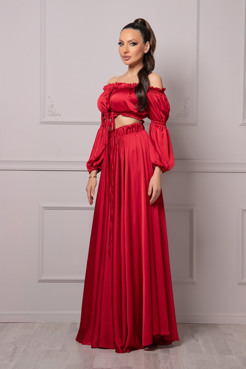 Extravagant 2-Piece Ladies Satin Clothing Set High Waisted Flowy Skirt & Off Shoulder Crop Top with Puffed Sleeves, Summer Cocktail Outfit imagem 5